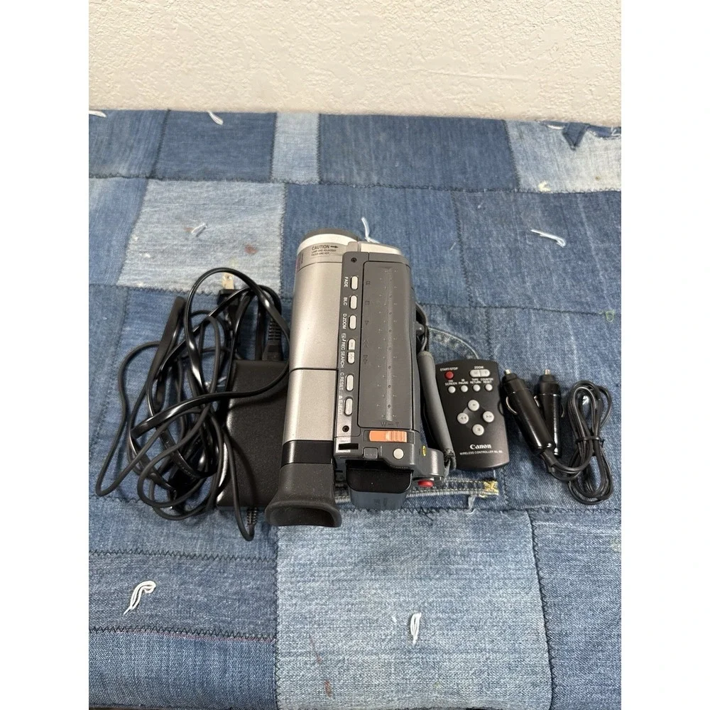 Canon ES8200V Hi8 8mm Analog Camcorder Bundle - Tested and Working